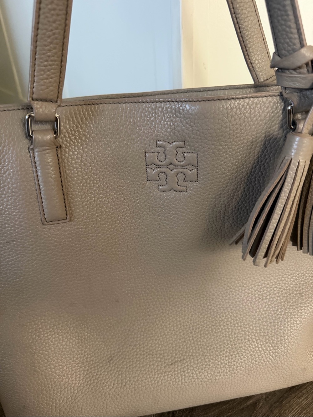 Tory Burch Thea Taupe Pebbled Leather Tote Bag Large Tassel Logo Shopper Used - Picture 2 of 16